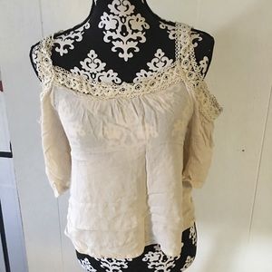 🍓cream off the shoulder shirt